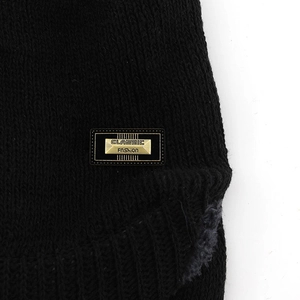 Fleece lined winter knit hat with zipper and classic fashion patch for warmth