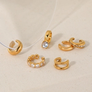 Σετ σκουλαρίκια ear cuff από ανοξείδωτο ατσάλι 18k με λαμπερές λεπτομέρειες ζιργκόν