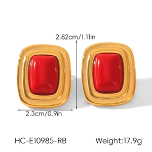 Detailed dimensions and weight of gold vintage earrings with red rectangular stones