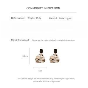 Detailed size specifications for resin flower earrings with silver needles and measurements