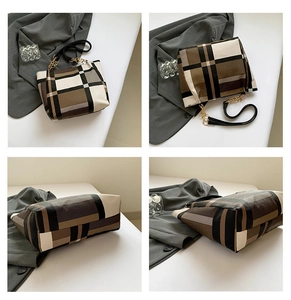 Viste multiple di una borsa tote a quadri con tracolla a catena e colori a contrasto