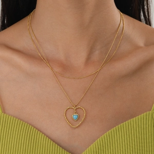 Collier double épaisseur en acier inoxydable doré avec pendentif cœur bleu et cœur torsadé