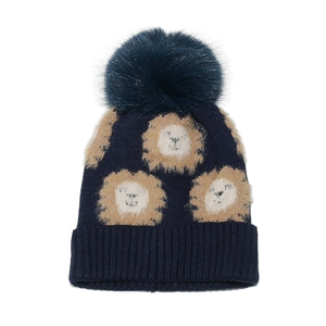 Texture tricotée détaillée d'un bonnet d'hiver bleu marine avec des motifs de lion