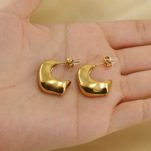 Chic 18K gold plated stainless steel C-shaped stud earrings for women with silicone backs