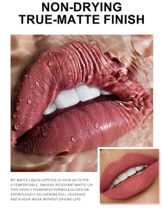 Dettaglio rossetto liquido opaco che mostra finitura opaca impermeabile a lunga durata.
