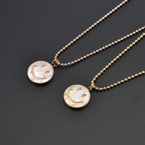 Collier Pendentif Visage Souriant Acier Titane Nacre Blanche Plaqué Or Chaîne À Billes Bijoux Minimalistes Pour Femmes