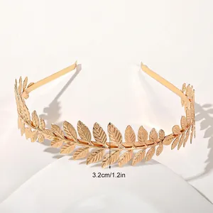 Detail shot of golden laurel leaf headband with 3.2cm leaf height and 29g weight info