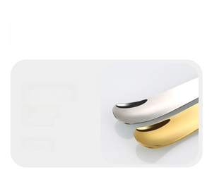 Detail eines 304 Edelstahl-Dessertlöffels mit poliertem Gold- und Silber-Spiegeleffekt
