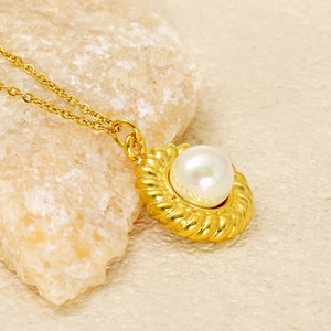 Collier Pendentif Künstliche Perle Ronde En Acier Inoxydable Plaqué Or 18K Bijoux De Luxe Vintage Pour Femmes