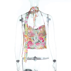 Detail von geblümtem Halter-Crop-Top mit buntem Print und rückenfreiem Bindedesign
