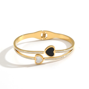 Bracelet coeur en acier doré avec nacre scintillante et détails en cristal brillant