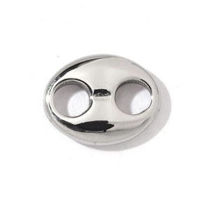 Close-up of polished silver pig nose link buckle made of high-quality stainless steel