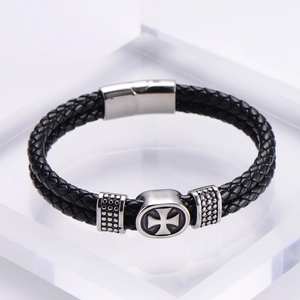 Bracciale da uomo in pelle nera intrecciata a doppio strato con chiusura magnetica a croce