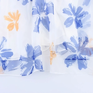 Elegantes Organza-Maxikleid mit Pinselstrich-Blumenprint und 3D-Blumendetail