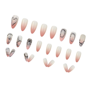 Faux ongles amande dégradé rose blanc avec motifs 3D en métal liquide argenté