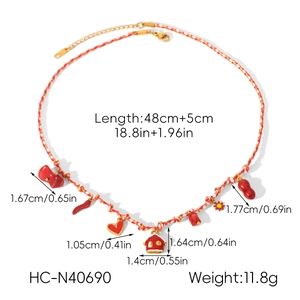 Tableau de tailles détaillé du collier tressé rouge avec pendentifs cœurs