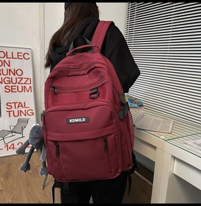 Zaino scolastico in nylon bordeaux con scomparti multipli e tasca a rete dettagliata