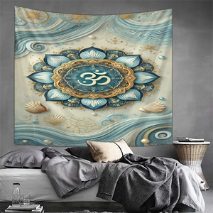 Détail macro d'une tapisserie mandala avec symbole Om doré et motif nautique