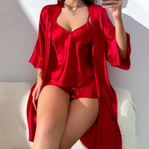 Dreiteiliges rotes Satin-Pyjama-Set mit Morgenmantel, Camisole und Shorts für Damen