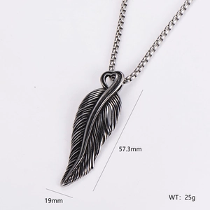 Detailed view of vintage silver wing pendant with 57.3mm height and 25g weight