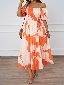 Robe fleurie à épaules dénudées avec manches bouffantes orange et jupe longue