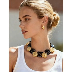 Retro resin leopard print pleated geometric necklace with golden C-shape hoop earrings
