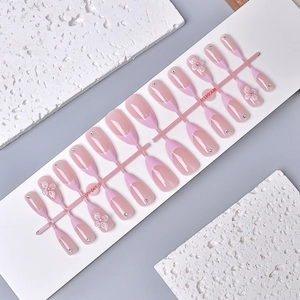 Lange Mandel-Press-On-Nägel in Rosa mit 3D-Blumen und Strasssteinen im French-Stil