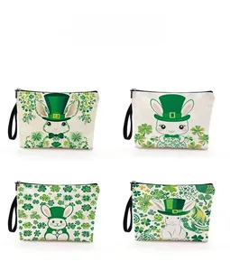 Détails des motifs de trousses à maquillage lapin et trèfle de la Saint-Patrick