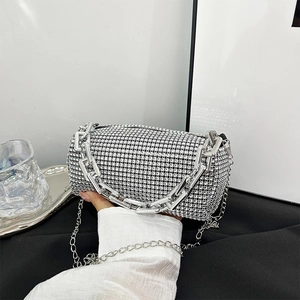 Elegante borsa a cilindro in strass argento con catena in metallo e tracolla lunga