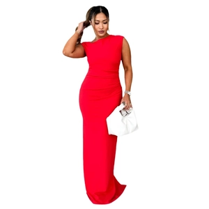 Elegante abito lungo rosso senza maniche slim fit da donna con spacco posteriore raffinato