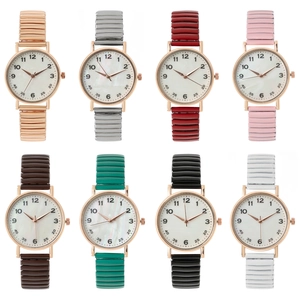 Vue détaillée de huit couleurs de montres-bracelets élastiques à petit cadran rond pour femmes