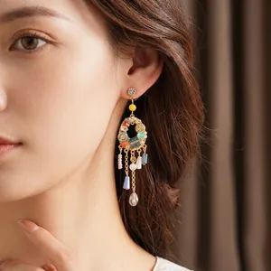 Boucles d'oreilles bohèmes en cristal et perles avec pompons multicolores