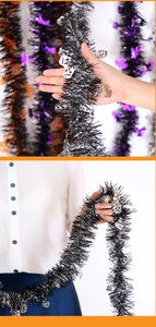 Dettaglio di ghirlanda nera con paillettes a teschio argento per decoro di Halloween