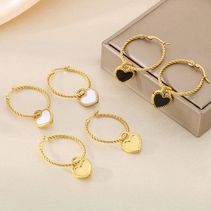 Créoles Avec Pendentif Cœur Acier Inoxydable Plaqué Or 18K Corde Torsadée Émail Rétro Élégant Pour Femmes