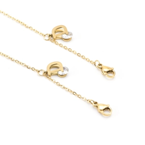 Gold plated stainless steel face mask chain with D-letter charm and zircon detail