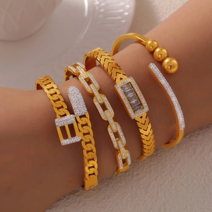 5-piece gold-plated titanium steel chain bracelet set with sparkling rhinestone inlay on wrist