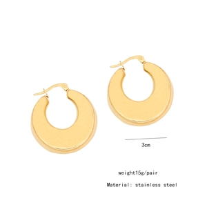 Detailed view of 3cm gold geometric hoop earrings with size and weight specifications