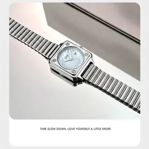 Elegante orologio al quarzo quadrato argento da donna con cinturino in metallo minimalista
