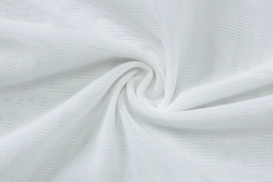 Détail du tissu en maille blanche avec texture tricotée respirante pour camisole femme
