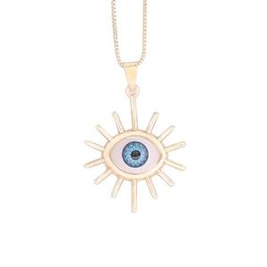 Détail du pendentif Œil de protection en or 18K avec œil bleu et cils rayonnants