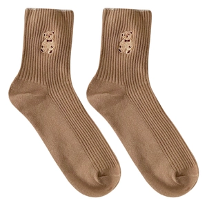 Chaussettes mi-mollet marron avec motif d'ours brodé au style académique mignon
