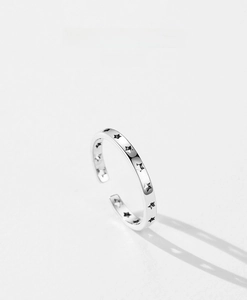 Detailed view of S925 sterling silver adjustable open ring with hollow star patterns