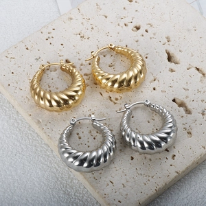 Boucles d'oreilles créoles torsadées en or 18 carats et argent style croissant
