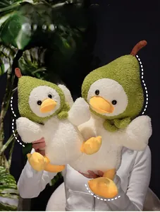 Détails d'une peluche canard-poire en deux tailles avec texture douce en molleton