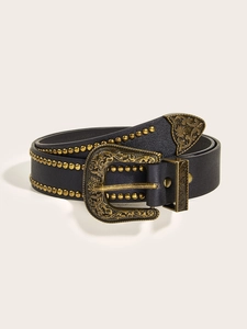 Dettaglio cintura punk nera con borchie vintage in bronzo e fibbia stile western