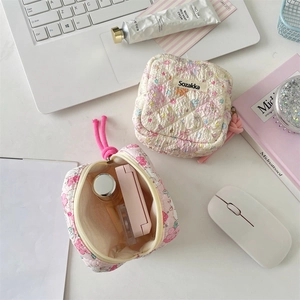 Quilted floral sanitary napkin storage bag with zipper and large internal capacity