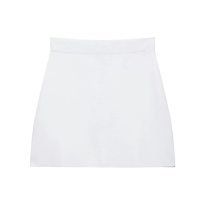 Detaillierte Nahaufnahme der horizontalen Stricktextur des weißen minimalistischen Rocks
