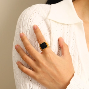 Geometric Titanium Steel Ring Women Gold Plated Vintage Black Square Enamel Signet Ring Fashion Daily Accessory Jewelry