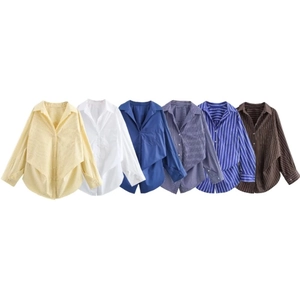 Sélection de chemises en popeline unies et à rayures en jaune, blanc, bleu et marron