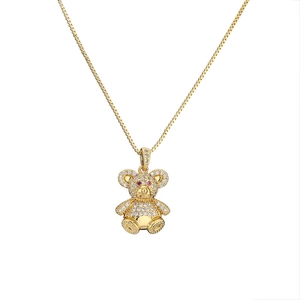 Goldene Halskette mit Teddybär-Anhänger, besetzt mit funkelnden Zirkonia-Steinen
